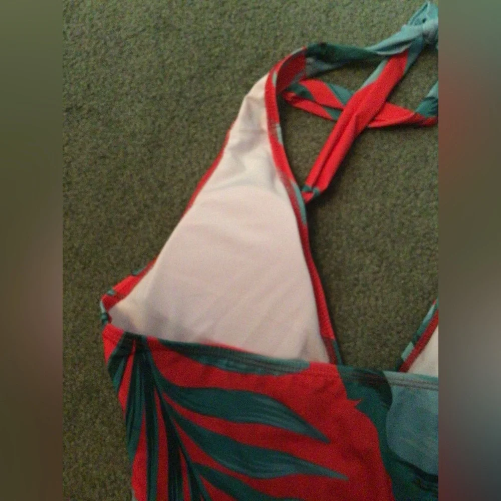 SHEIN Floral One Piece Bathing Suit with Matching Sarong - Picture 3 of 9